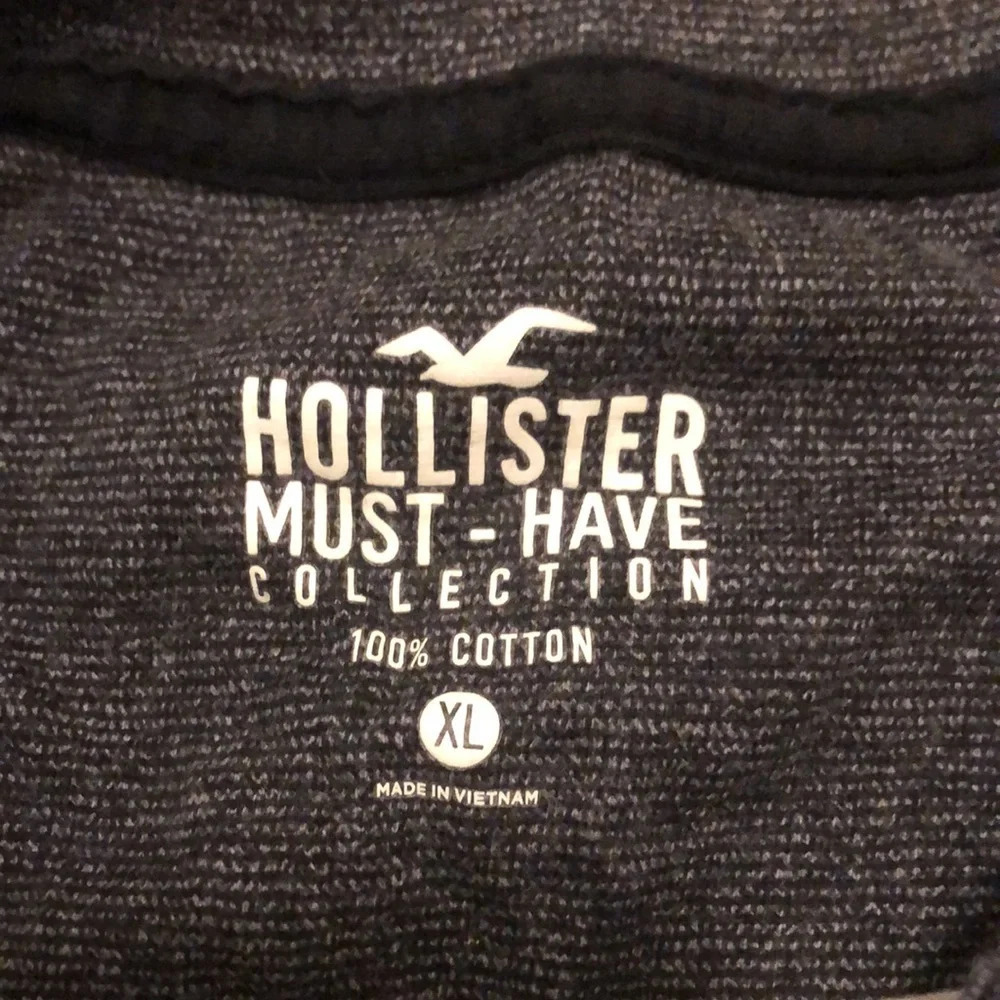 Hollister Tshirt - Picture 4 of 5